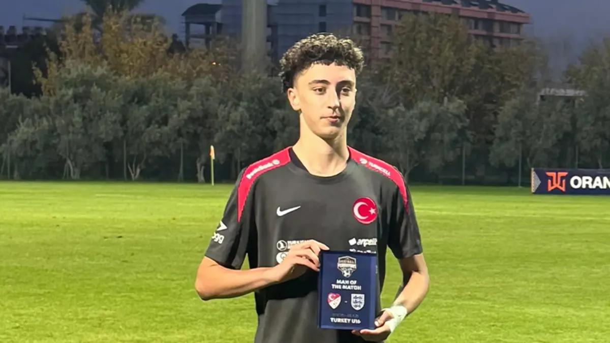 Juventus, 16 yaşındaki Türk oyuncuyu transfer etti! Juventus, 16 yaşındaki Türk oyuncuyu transfer etti!