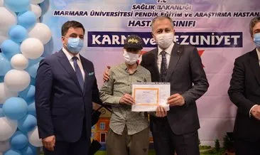 Türkiye’de ilk kez ’hastane sınıfı mezuniyet töreni’ düzenlendi