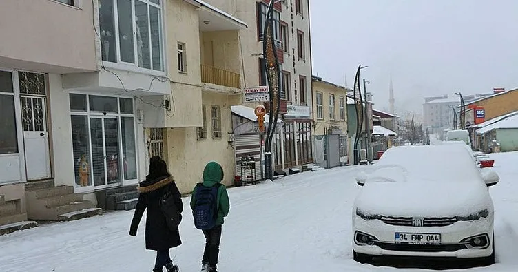 Karlıova’da kar kalınlığı 15 santimetreye ulaştı