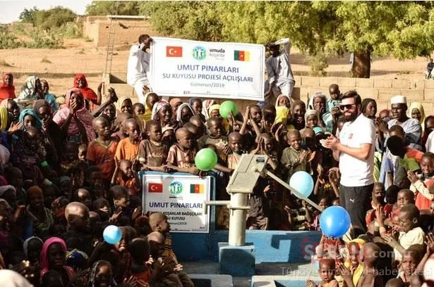 Gamze Özçelik ve gönüllüler Kamerun’da su kuyuları açtı