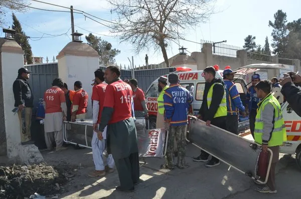 Pakistan'da pazar ayinine intihar saldırısı!
