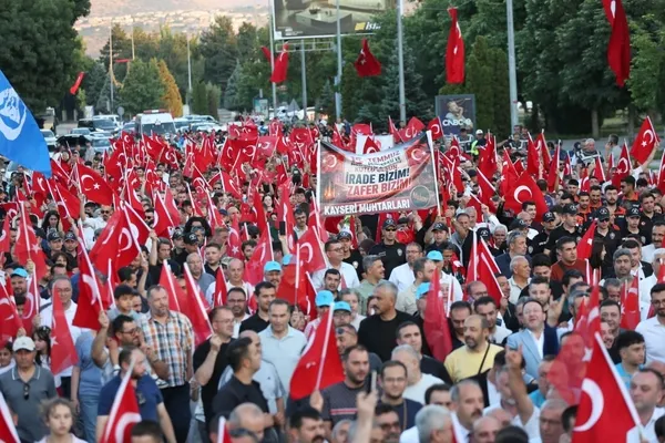 kayseride-15-temmuzun-10-yilinda-binlerce-kisi-meydanlara-gitti-1784146613697.jpg