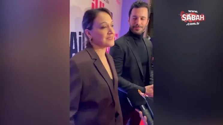 Gupse Özay ve eşi Barış Arduç galaya katıldı! Gupse Özay eşiyle şakalaştı: Öv beni hayatım!