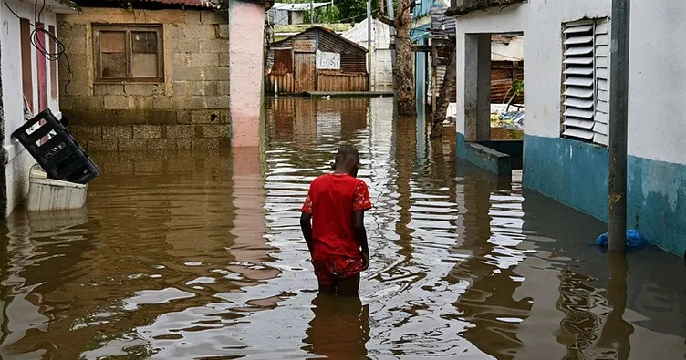 ‘Yüzyılın kasırgası’ yıkarak ilerliyor
