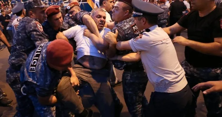 Ermenistan’da Başbakan Paşinyan’a büyük öfke! Sokaklar karıştı