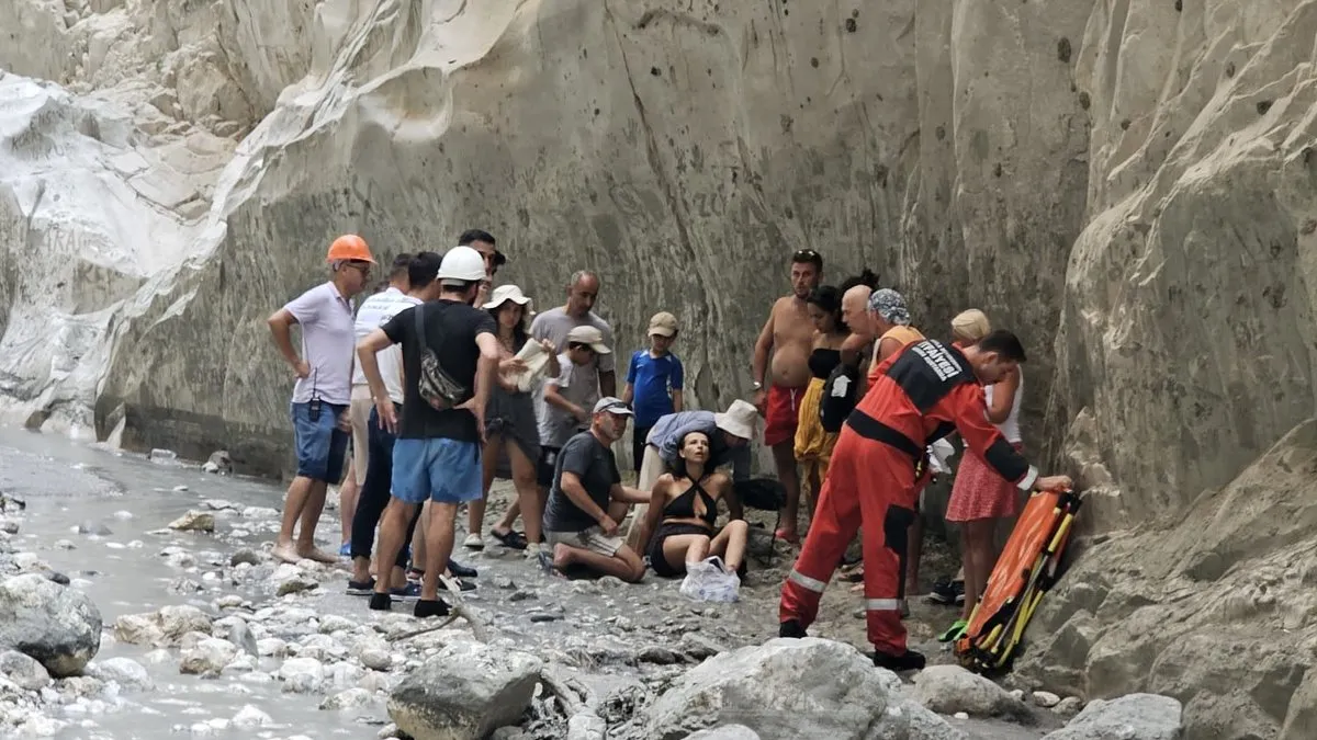Saklıkent Kanyonu’nda düşen kaya parçası 2 turisti yaraladı