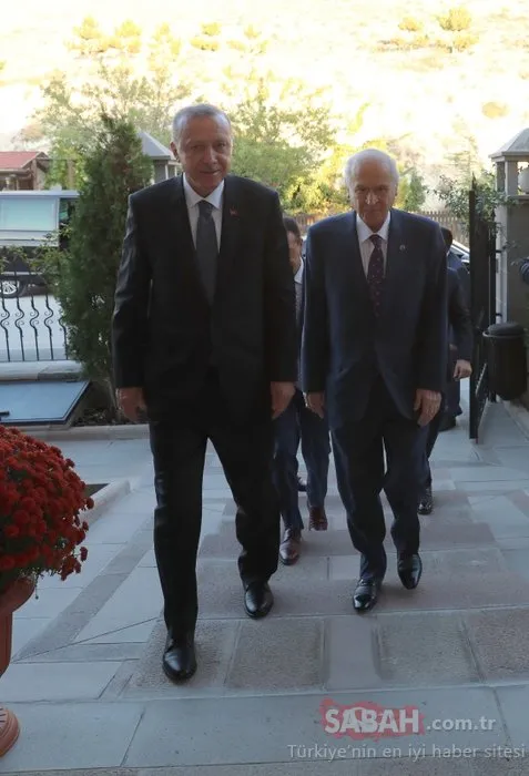 Bahçeli'den Başkan Erdoğan'a klasik otomobil sürprizi