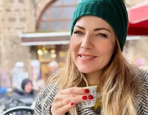 Kıskandıran aşktan yeni kareler! Burcu Kara evlilik yıldönümünü böyle kutladı: Bu hayata el ele...