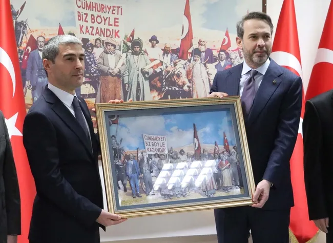 bakan-bayraktardan-dogal-gaz-faturalariyla-ilgili-aciklama-desteklere-devam-edecegiz-1737827487652.jpg