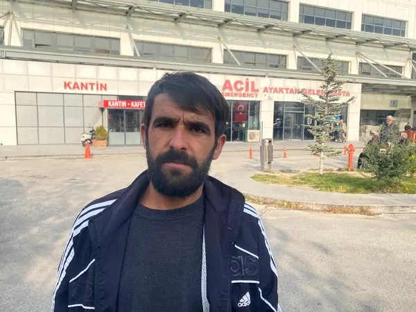 Hastane Bahçesinde Bekleyiş