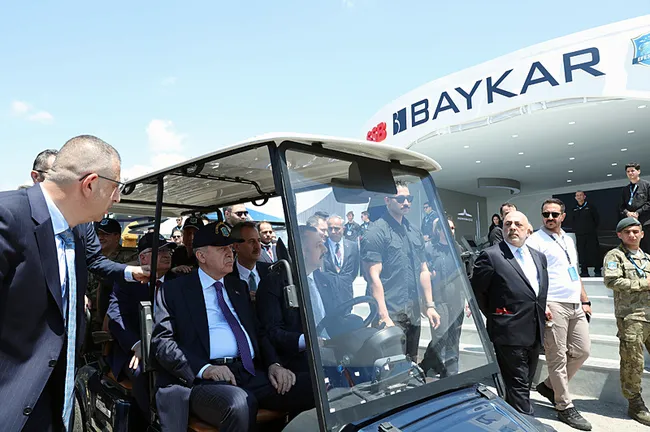 baskan-erdogan-efes-2026-savunma-sanayi-sergisini-ziyaret-etti-1779375859528.jpeg