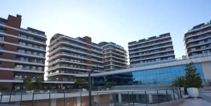 Yeşilçam güzeli Serpil Çakmaklı’nın altın varaklarla bezeli evine bakın! Serpil Çakmaklı’nın evi de kendi gibi gösterişli...