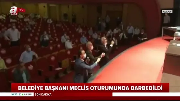 Adana Büyükşehir Meclisi'nde yumruklu kavga! Belediye başkanı darp edildi | Video