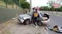 Aydınlatma direğine çarpan otomobil ikiye katlandı: 1 ölü, 1 yaralı | Video