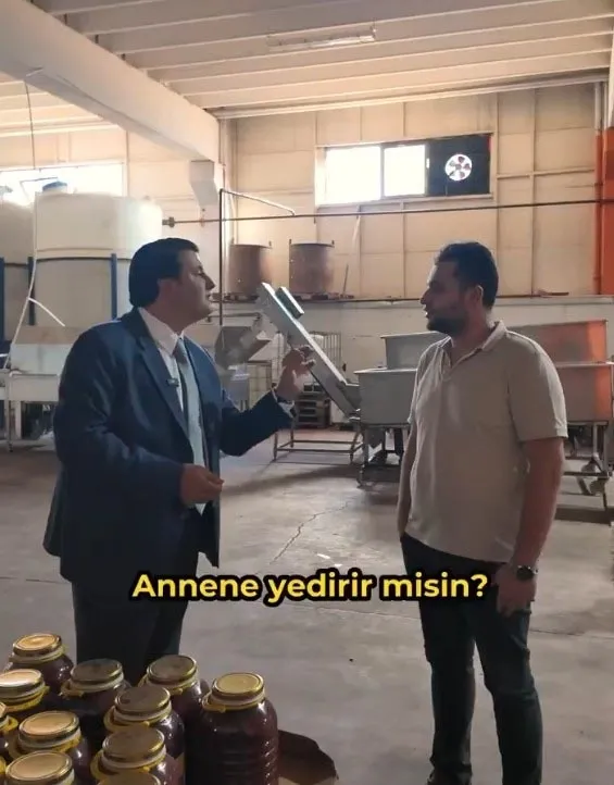 tonlarca-bozuk-gidayi-halka-yedirecekti-tonlarca-bozuk-salca-ve-recel-ele-gecirildi-1759740198215.jpg