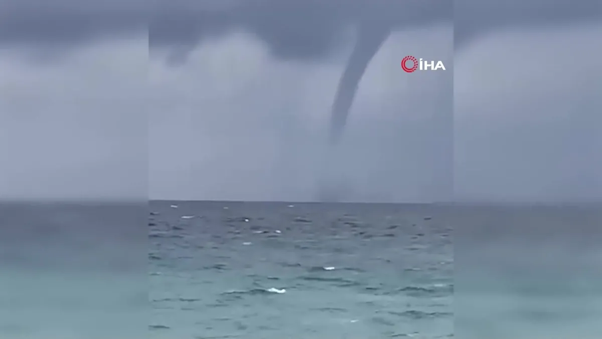 Antalya'da oluşan hortum kamerada | Video videosunu izle | Son Dakika Haberleri