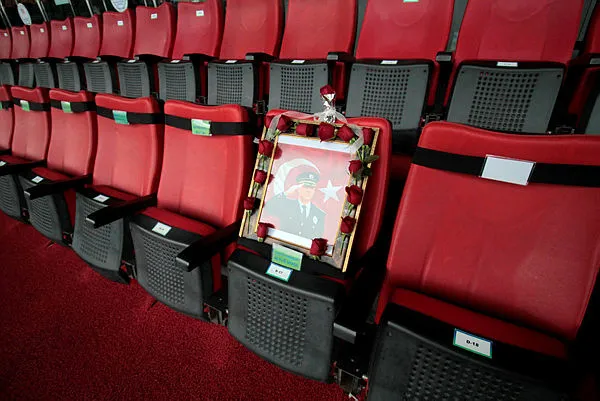 Åehit Emniyet Müdürü AltuÄ Verdi için gözyaÅlarını tutamadı