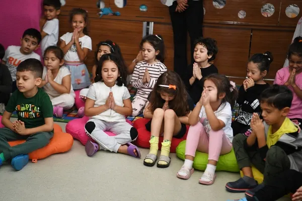 cocuklar-yoga-egitimini-sevdi-1666002956847.jpg