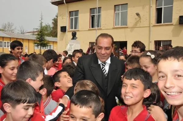 SON DAKİKA: Atatürk’e benzerliği ile bilinen Göksel Kaya eşi tarafından feci şekilde dövüldü: ’Geber’ dedi, tekmeledi...