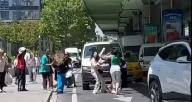 İstanbul Mecidiyeköy'de saç saça kavga!