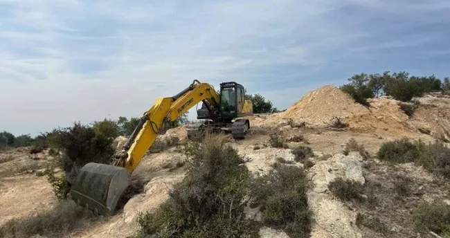 Mersin’de kaçak kazı yapan 2 şüpheli yakalandı Mersin’de kaçak kazı yapan 2 şüpheli yakalandı