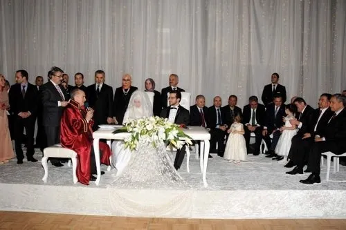 Kabine bu nikahta buluştu