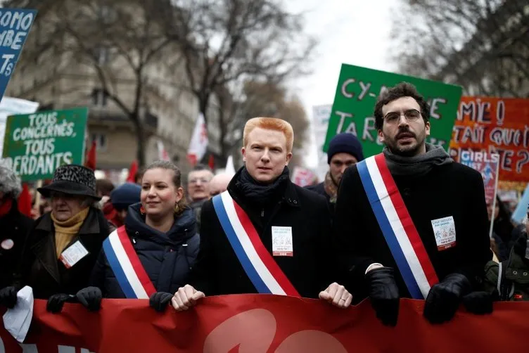 Paris'te polisten göstericilere sis bombasıyla müdahale