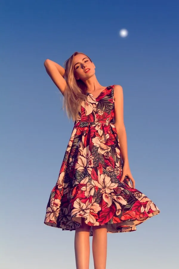 Kıyafetler çiçek açtı! İşte floral esintili kombin önerileri