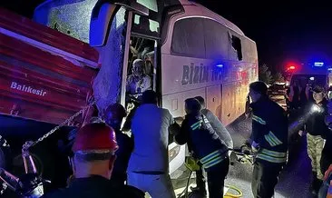 Erzurum’da yolcu otobüsü traktöre çarptı, 2 kişi öldü 18 kişi yaralandı