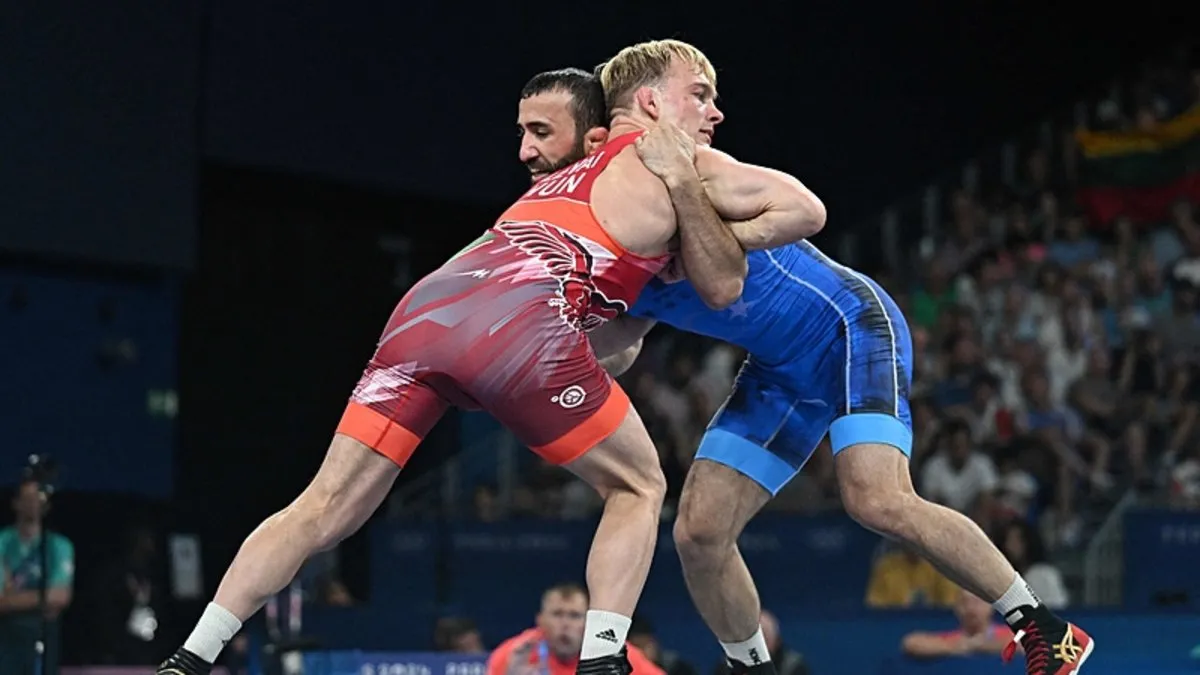 Paris 2024 Olimpiyat Oyunları'nda Burhan Akbudak, son 16 turunda Macar Zoltan Levai'ye mağlup oldu