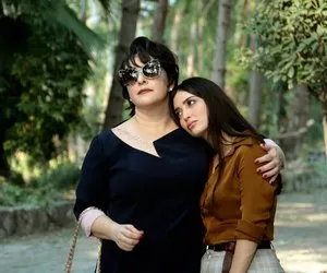 Bir Zamanlar Çukurova'nın Behice'si Esra Dermancıoğlu'nun kızı ilgi odağı oldu! Esra Dermancıoğlu'nun kızı Refia annesine olan benzerliğiyle şaşırttı!