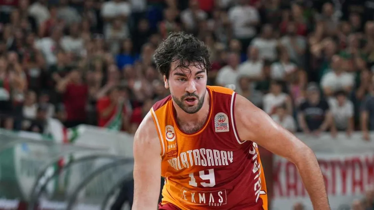 Galatasaray forması giyen Buğrahan Tuncer