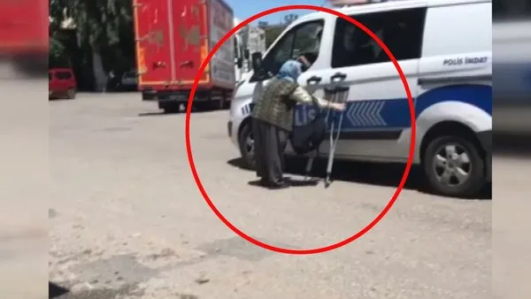 Antalya'da yaşlı kadından polise duygulandıran hareket! | Video