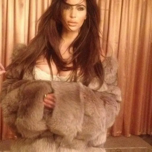 Kim Kardashian’dan cesur kıyafet
