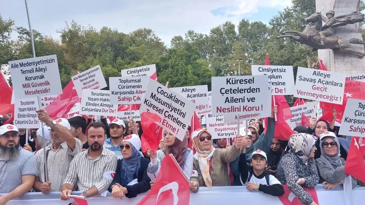 İstanbul’da LGBT dayatmasına dur de eylemi: Çocuklarımızı korumak için yürüyoruz!