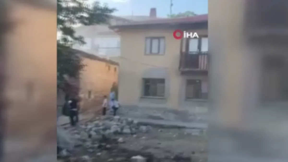 Ankara’da 2 katlı evde yangın çıktı Ankara’da 2 katlı evde yangın çıktı