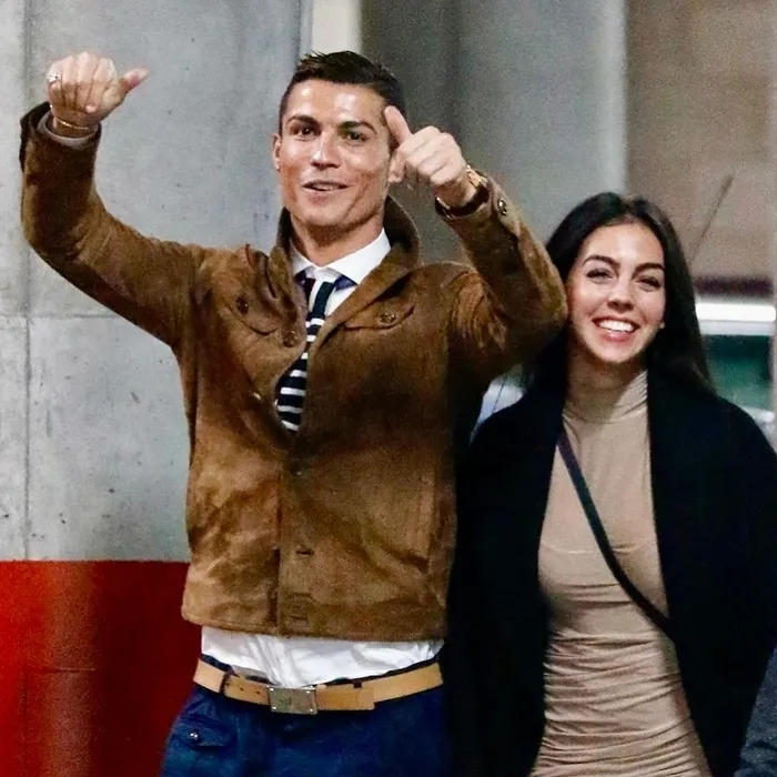Cristiano Ronaldo’dan evlilik açıklaması! 2 çocuğunun annesi ile evleneceği tarihi verdi...