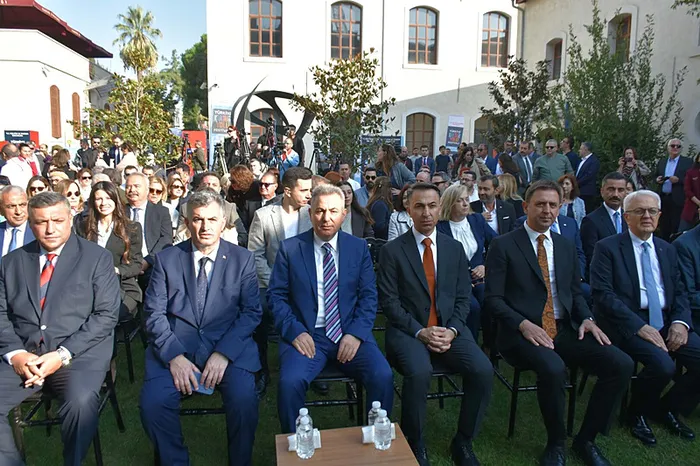 izmir-kultur-yolu-festivali-kapilarini-acti-1792838629799.jpg