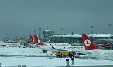 Kar Anadolu Yakası’nda etkili oldu: Uçaklar Sabiha Gökçen’e inemedi