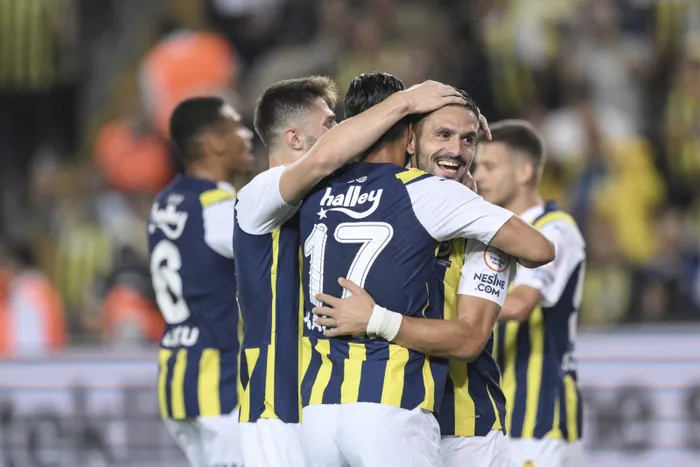 son-dakika-haberi-fenerbahce-erteleme-macinda-basaksehiri-konuk-ediyor-kanaryadan-gol-yagmuru-1695925194932.jpg