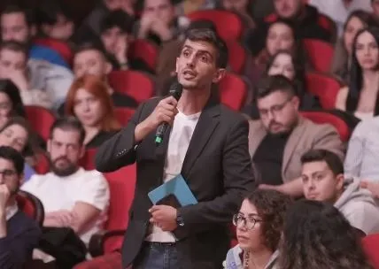 Oğuzhan Uğur'un programında Kılıçdaroğlu'na soru soran gence tehdit: Yakında kafana sıkacağız