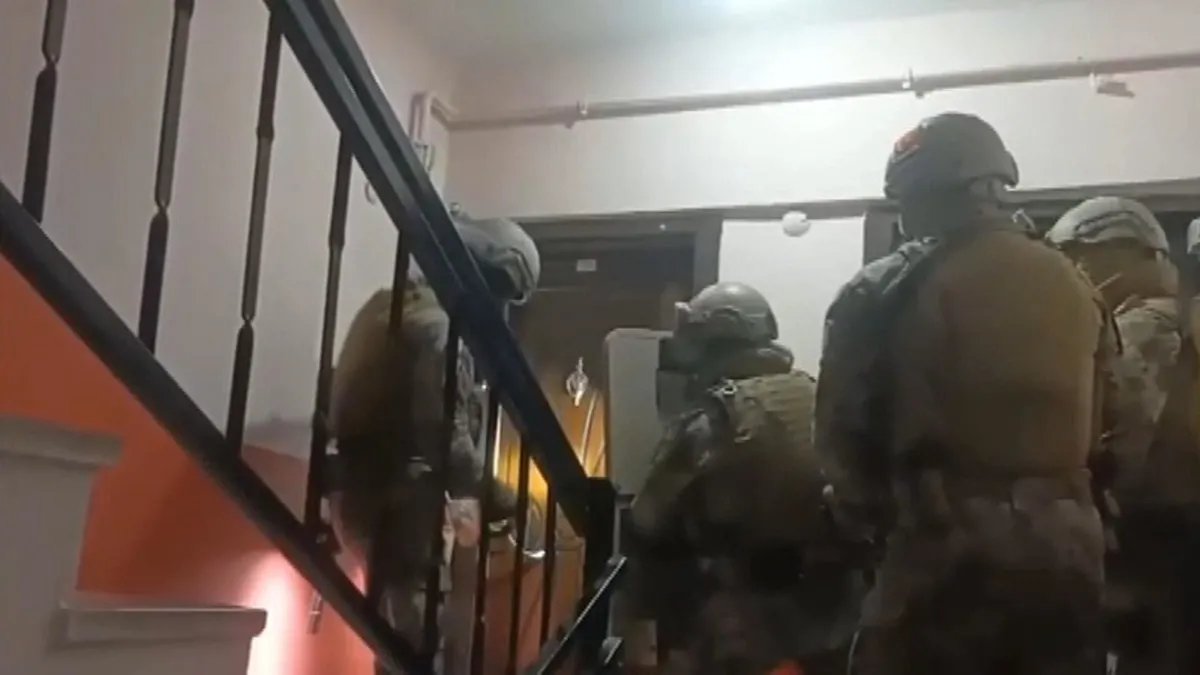 Sultanbeyli’de suç örgütüne operasyon: 13 tutuklama Sultanbeyli’de suç örgütüne operasyon: 13 tutuklama