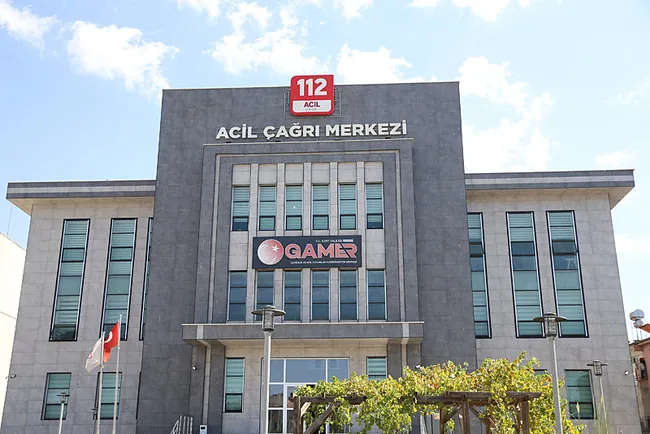 son-dakika-siirtte-akilalmaz-olay-112-acil-cagri-merkezini-6-ayda-tam-3-bin-kez-aradi-1758197333798.jpeg SON DAKİKA... Siirt'te akılalmaz olay! 112 Acil Çağrı Merkezi'ni 6 ayda tam 3 bin kez aradı!
