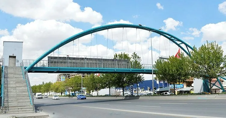 Başkent’in modern ve estetik görüntüsünü yenilemek amacıyla yaya üst geçitleri turkuaza boyanıyor