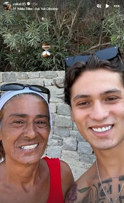 Yıldız Tilbe ve rapçi Çakal’dan sürpriz buluşma! Aşk Yok Olmaktır notuyla paylaştı!