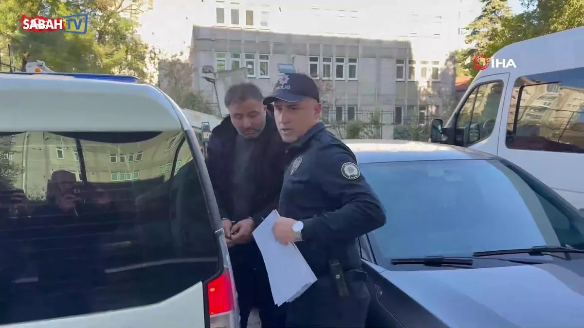 Üniversite öğrencisinin ölümüne yol açan ambulans sürücüsü adliyeye sevk edildi | Video videosunu izle Üniversite öğrencisinin ölümüne yol açan ambulans sürücüsü adliyeye sevk edildi | Video videosunu izle