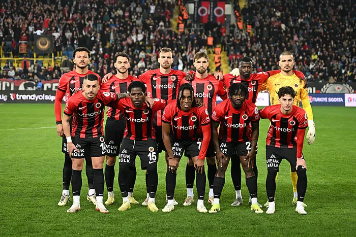 canli-super-ligde-genclerbirligi-besiktas-maci-1773596144457.jpeg