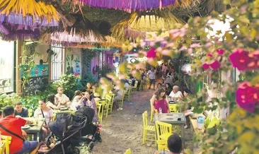 Ayvalık kollarını açtı bekliyor