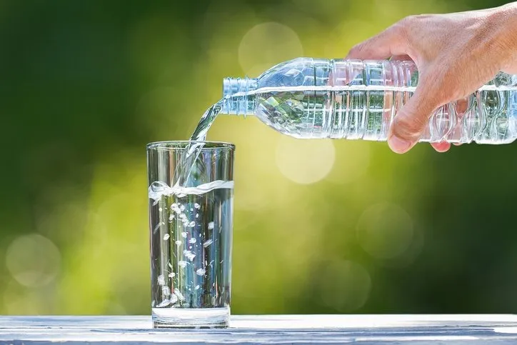 Suyu bu şekilde içmek faydalarını 5’e katlıyor! Metabolizmayı adeta ateşliyor…
