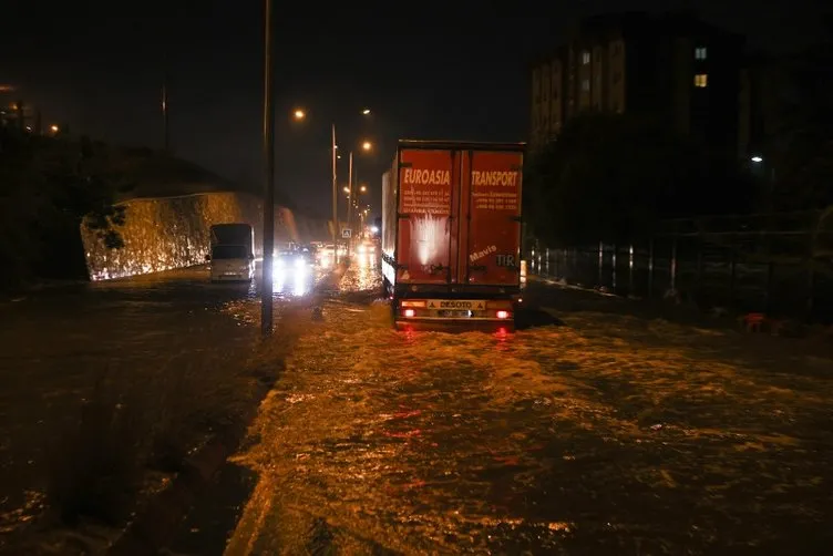 SON DAKİKA | İstanbul'da sağanak yağış etkili oldu! Acı haberler peş peşe geldi: Ölü sayısı 2'ye yükseldi